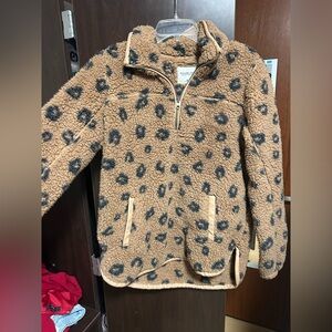 Abercrombie & Fitch Tan Sherpa Half-Zip Pullover with Black Leopard Print